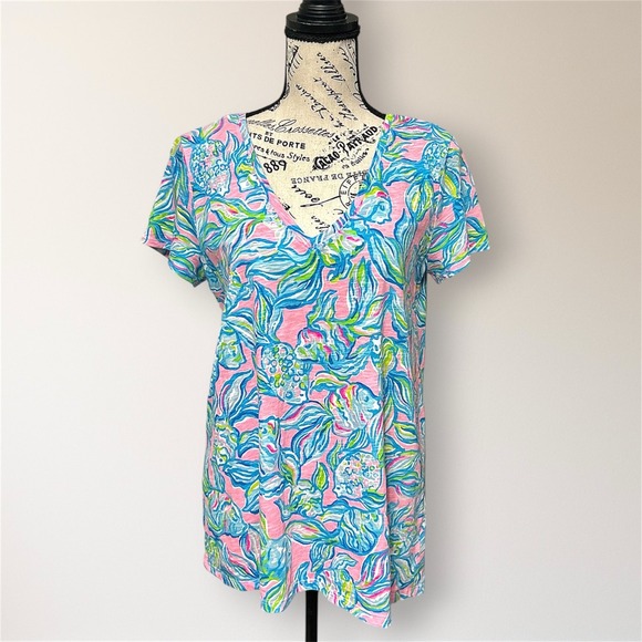 Lilly Pulitzer Tops - Lilly Pulitzer Etta Top M Pelican Pink Off The Scales Cotton V Neck Coastal Tee